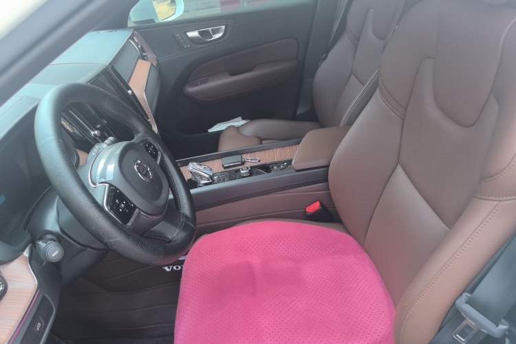 Used Volvo XC60 2024 B5 4x4 Smart Luxury Edition Left Front Seat