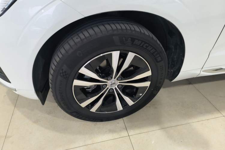 Used Volvo XC60 2024 B5 4x4 Smart Luxury Edition Left Front Wheel Hub