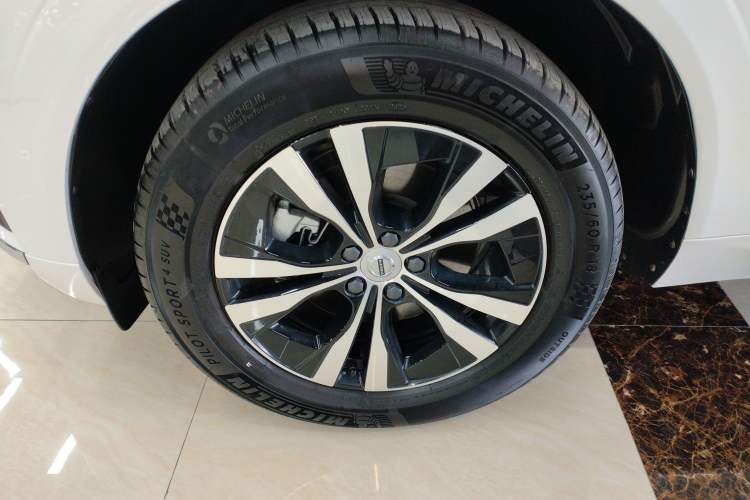 Used Volvo XC60 2024 B5 4x4 Smart Luxury Edition Left Front Wheel Hub