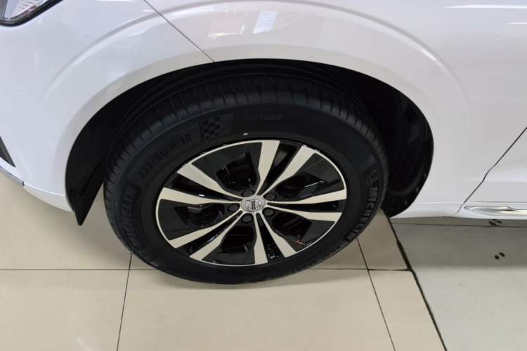 Used Volvo XC60 2024 B5 4x4 Smart Luxury Edition Left Front Wheel Hub