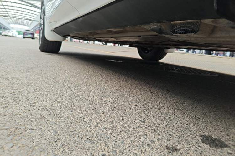 Used Volvo XC60 2024 B5 4x4 Smart Luxury Edition Left Side Sill