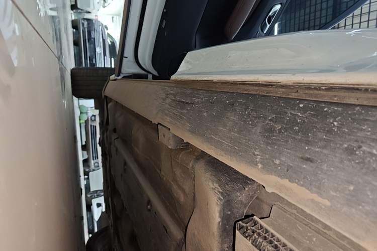 Used Volvo XC60 2024 B5 4x4 Smart Luxury Edition Left Side Sill