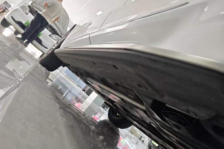 Used Volvo XC60 2024 B5 4x4 Smart Luxury Edition Left Side Sill