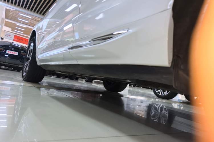 Used Volvo XC60 2024 B5 4x4 Smart Luxury Edition Left Side Sill