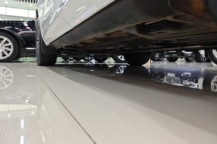 Used Volvo XC60 2024 B5 4x4 Smart Luxury Edition Left Side Sill