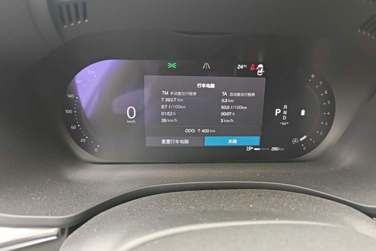 Used Volvo XC60 2024 B5 4x4 Smart Luxury Edition Odometer Close Up