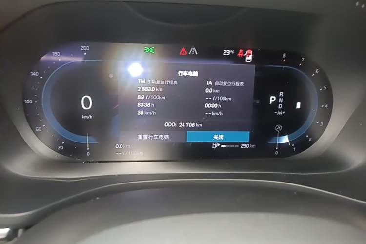 Used Volvo XC60 2024 B5 4x4 Smart Luxury Edition Odometer Close Up