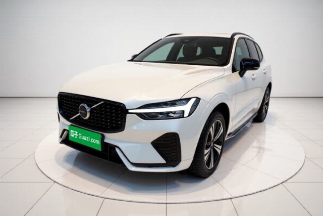 Ojetý Volvo XC60 2024 B5 4x4 Smart & Advanced Sport Edition