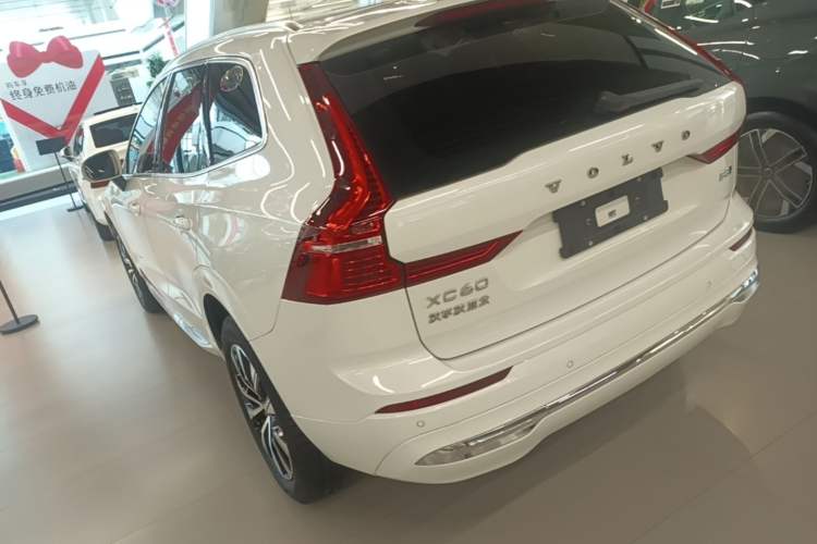 Used Volvo XC60 2024 B5 4x4 Smart Luxury Edition Rear Left 45 Deg