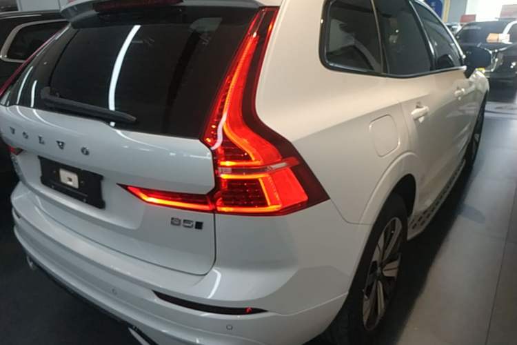 Used Volvo XC60 2024 B5 4x4 Smart & Advanced Sport Edition Rear Right 45 Deg