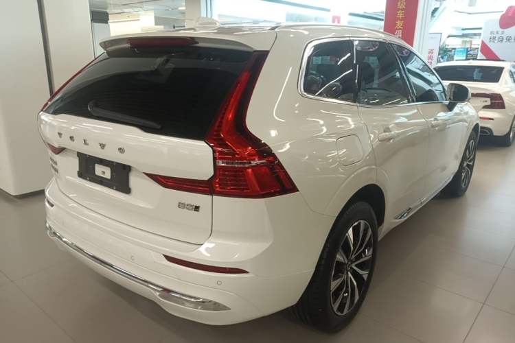 Used Volvo XC60 2024 B5 4x4 Smart Luxury Edition Rear Right 45 Deg