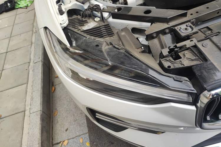 Used Volvo XC60 2024 B5 4x4 Smart Luxury Edition Right Front Headlight