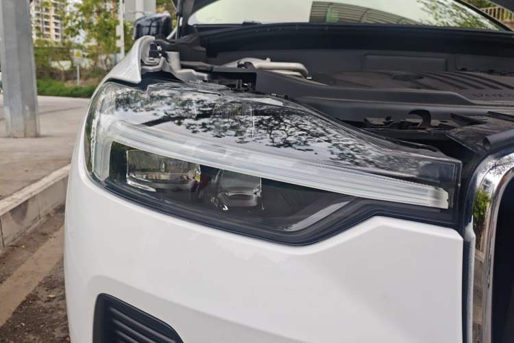 Used Volvo XC60 2024 B5 4x4 Smart Luxury Edition Right Front Headlight