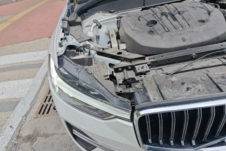Used Volvo XC60 2024 B5 4x4 Smart Luxury Edition Right Front Headlight