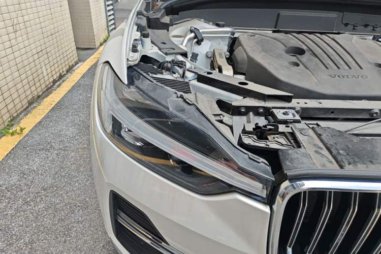 Used Volvo XC60 2024 B5 4x4 Smart Luxury Edition Right Front Headlight