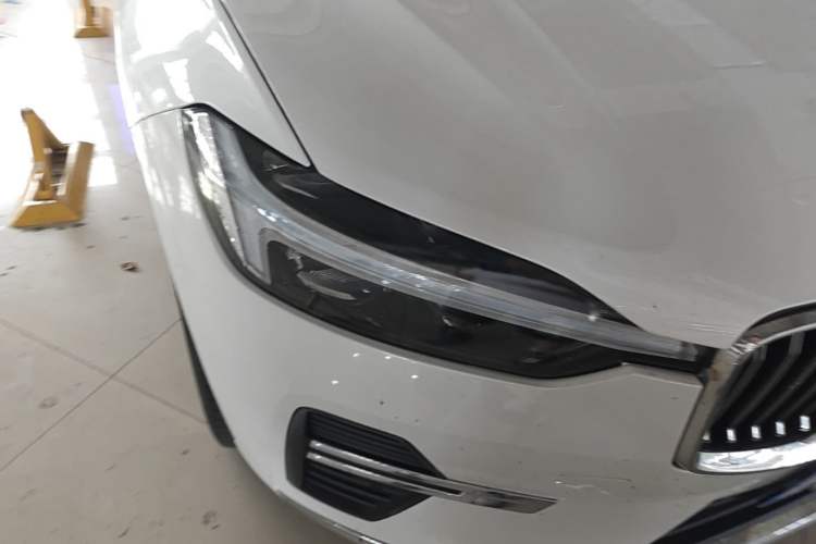 Used Volvo XC60 2024 B5 4x4 Smart Luxury Edition Right Front Headlight