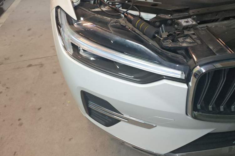 Used Volvo XC60 2024 B5 4x4 Smart Luxury Edition Right Front Headlight