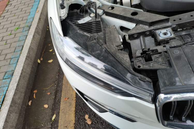 Used Volvo XC60 2024 B5 4x4 Smart Luxury Edition Right Front Headlight