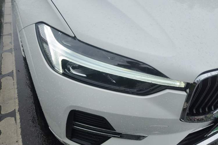 Used Volvo XC60 2024 B5 4x4 Smart Luxury Edition Right Front Headlight