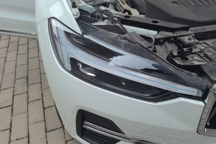 Used Volvo XC60 2024 B5 4x4 Smart Luxury Edition Right Front Headlight