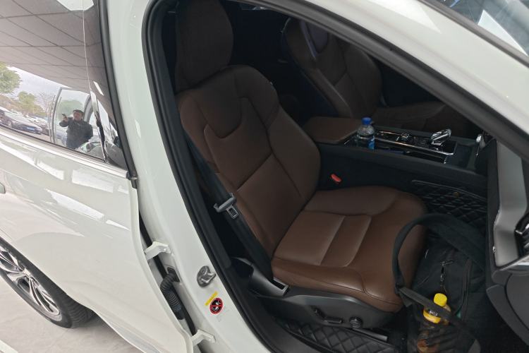 Used Volvo XC60 2024 B5 4x4 Smart Luxury Edition Right Front Seat