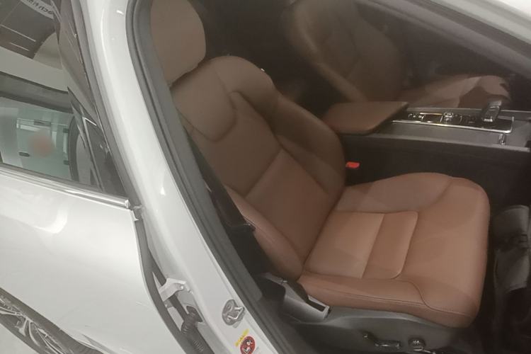Used Volvo XC60 2024 B5 4x4 Smart Luxury Edition Right Front Seat