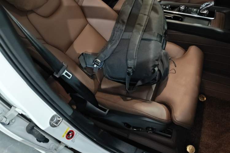 Used Volvo XC60 2024 B5 4x4 Smart Luxury Edition Right Front Seat