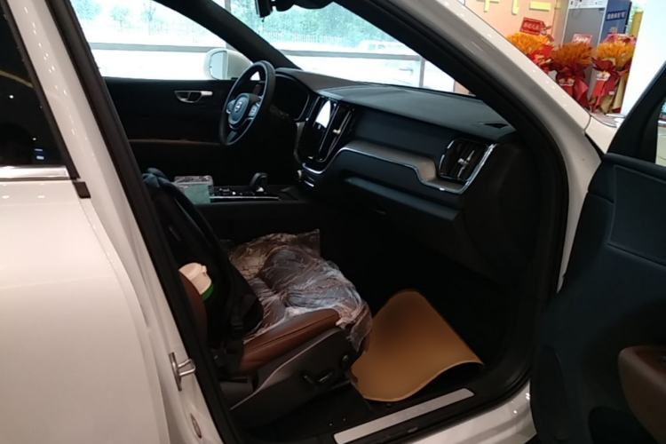 Used Volvo XC60 2024 B5 4x4 Smart Luxury Edition Right Front Seat