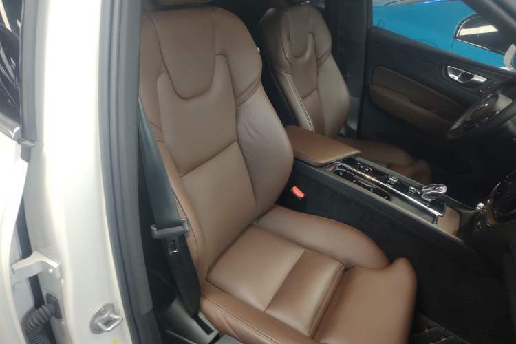 Used Volvo XC60 2024 B5 4x4 Smart Luxury Edition Right Front Seat