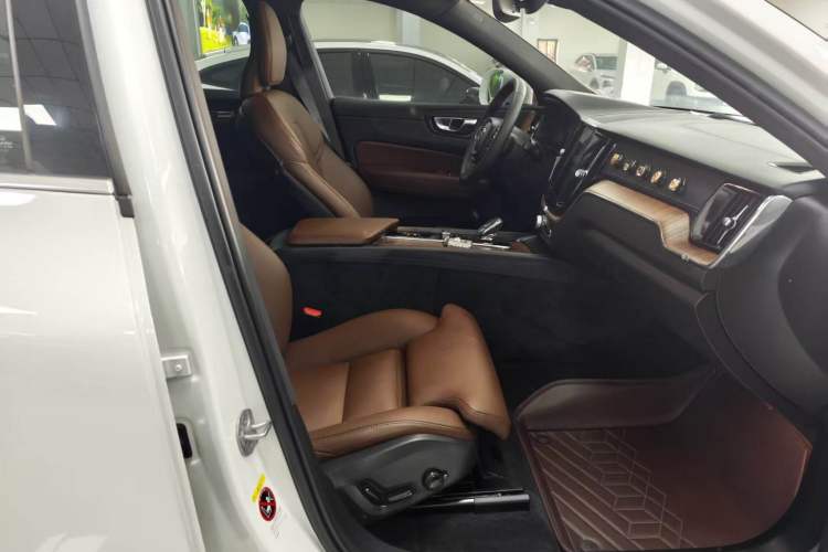 Used Volvo XC60 2024 B5 4x4 Smart Luxury Edition Right Front Seat