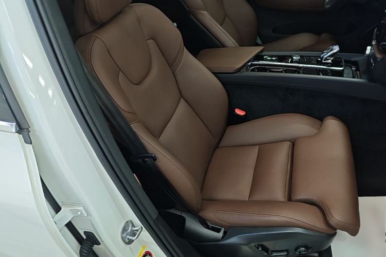 Used Volvo XC60 2024 B5 4x4 Smart Luxury Edition Right Front Seat