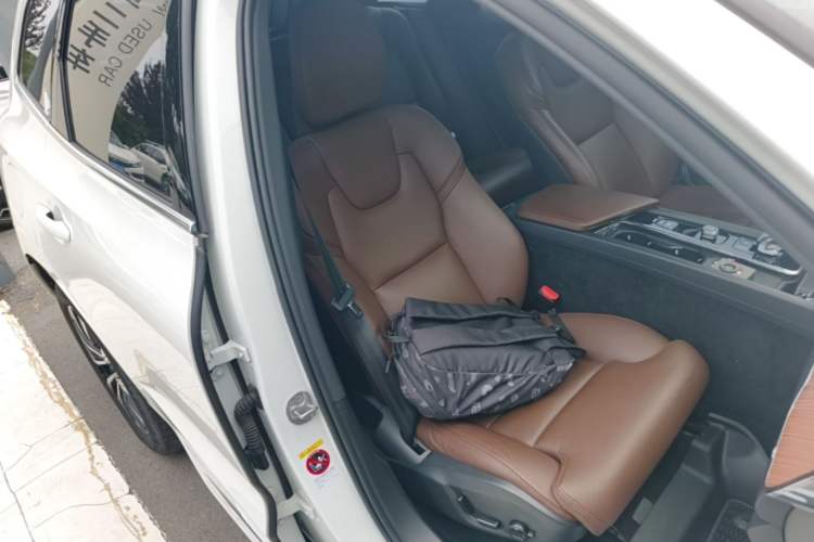 Used Volvo XC60 2024 B5 4x4 Smart Luxury Edition Right Front Seat