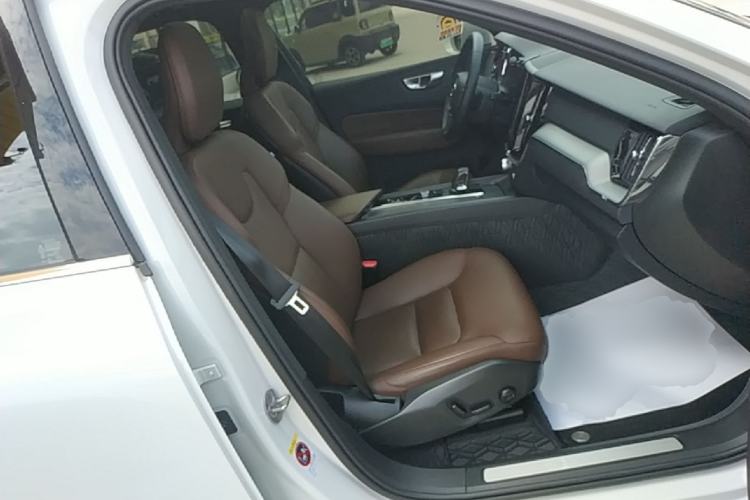 Used Volvo XC60 2024 B5 4x4 Smart Luxury Edition Right Front Seat