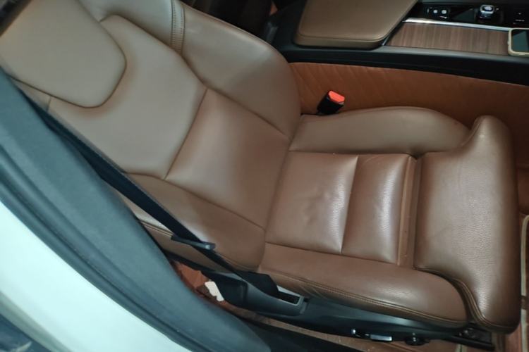 Used Volvo XC60 2024 B5 4x4 Smart Luxury Edition Right Front Seat