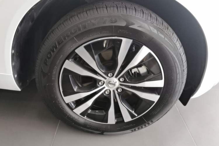 Used Volvo XC60 2024 B5 4x4 Smart Luxury Edition Right Front Wheel Hub