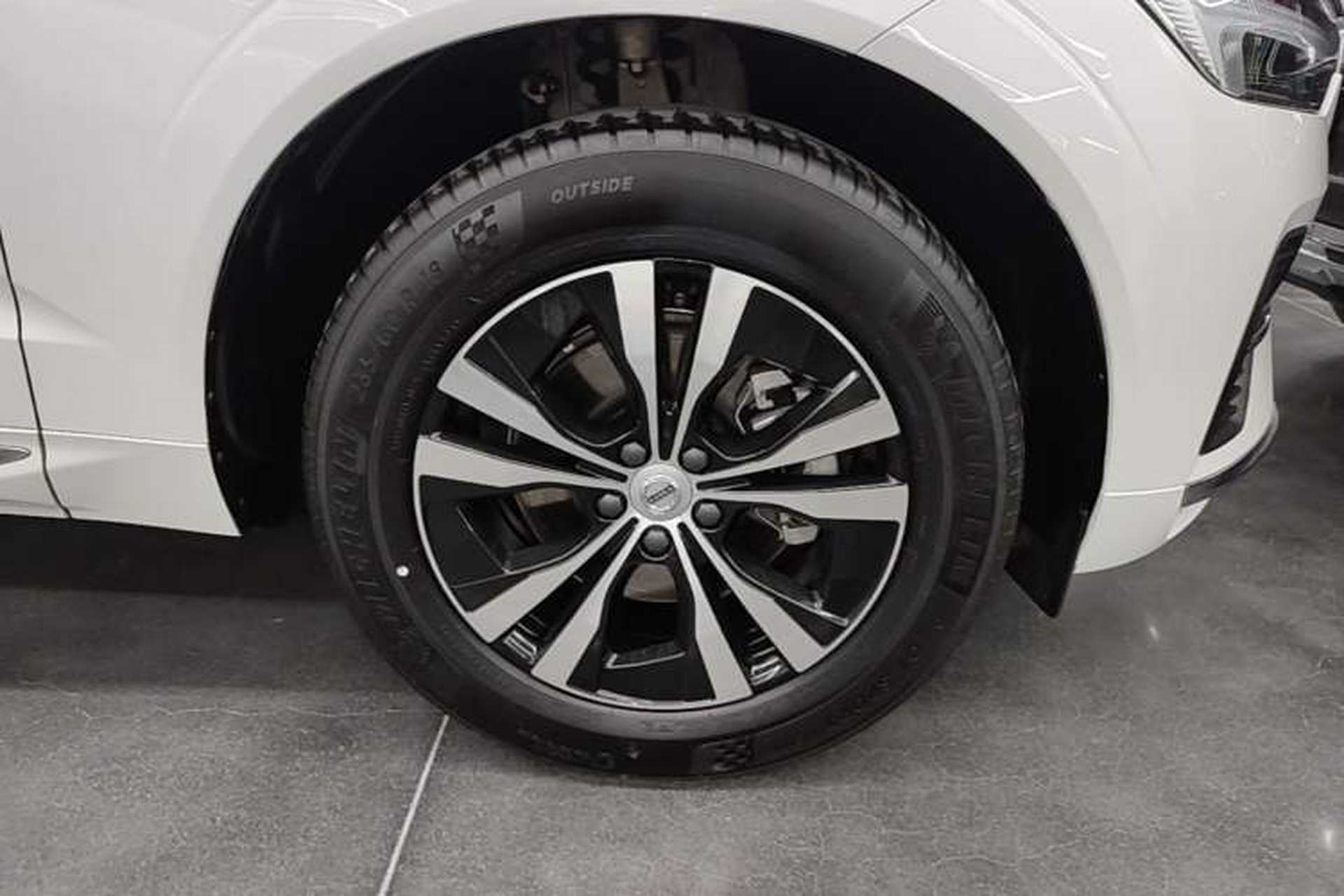 Used Volvo XC60 2024 B5 4x4 Smart Luxury Edition Right Front Wheel Hub