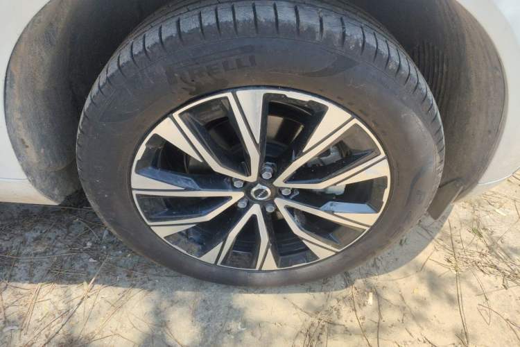 Used Volvo XC60 2024 B5 4x4 Smart Luxury Edition Right Front Wheel Hub