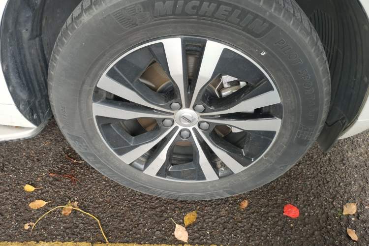 Used Volvo XC60 2024 B5 4x4 Smart Luxury Edition Right Front Wheel Hub