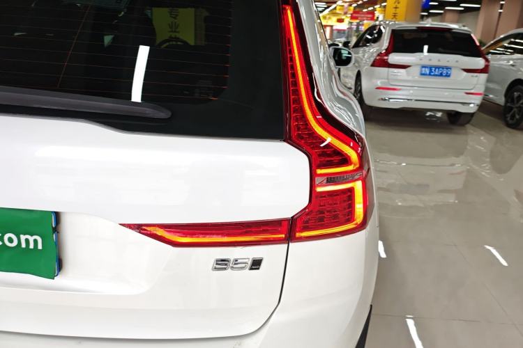 Used Volvo XC60 2024 B5 4x4 Smart Luxury Edition Right Rear Taillight