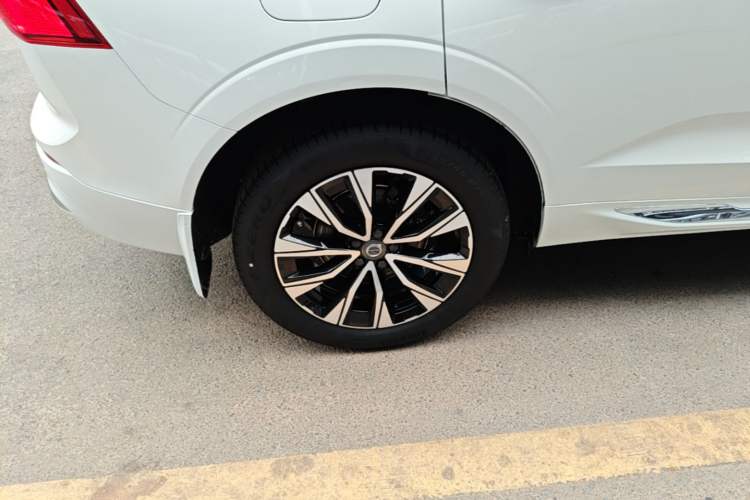 Used Volvo XC60 2024 B5 4x4 Smart Luxury Edition Right Rear Wheel Hub
