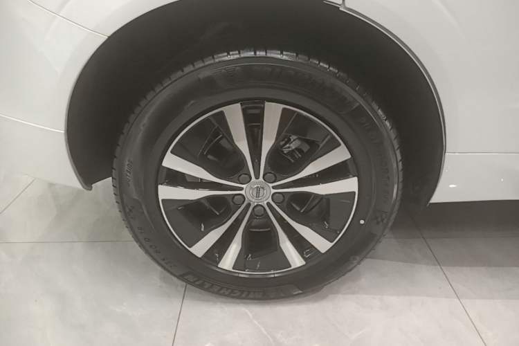Used Volvo XC60 2024 B5 4x4 Smart Luxury Edition Right Rear Wheel Hub