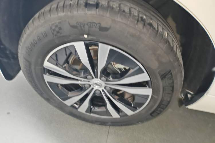 Used Volvo XC60 2024 B5 4x4 Smart Luxury Edition Right Rear Wheel Hub