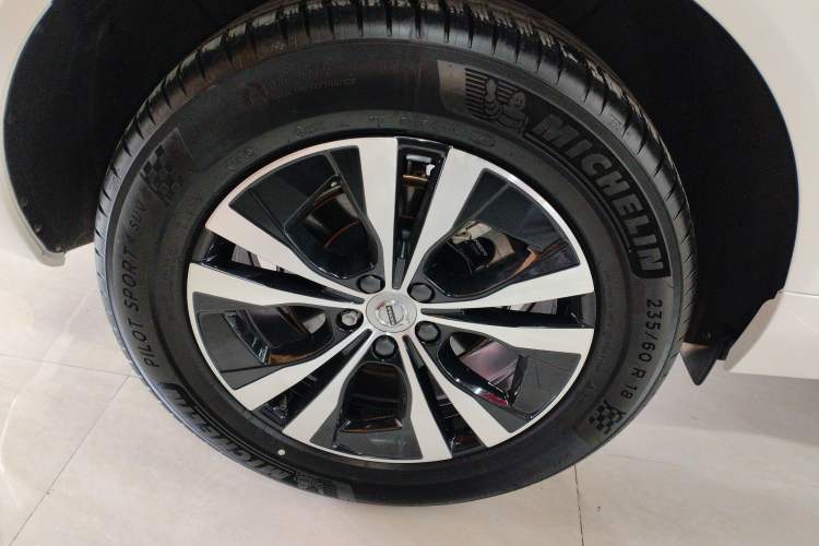 Used Volvo XC60 2024 B5 4x4 Smart Luxury Edition Right Rear Wheel Hub