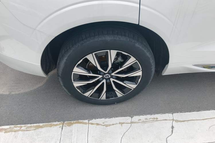 Used Volvo XC60 2024 B5 4x4 Smart Luxury Edition Right Rear Wheel Hub