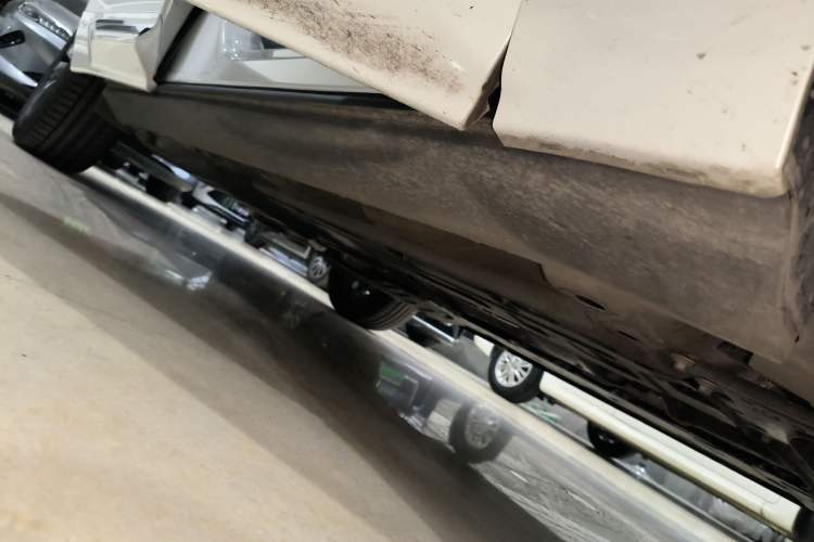 Used Volvo XC60 2024 B5 4x4 Smart Luxury Edition Right Side Sill