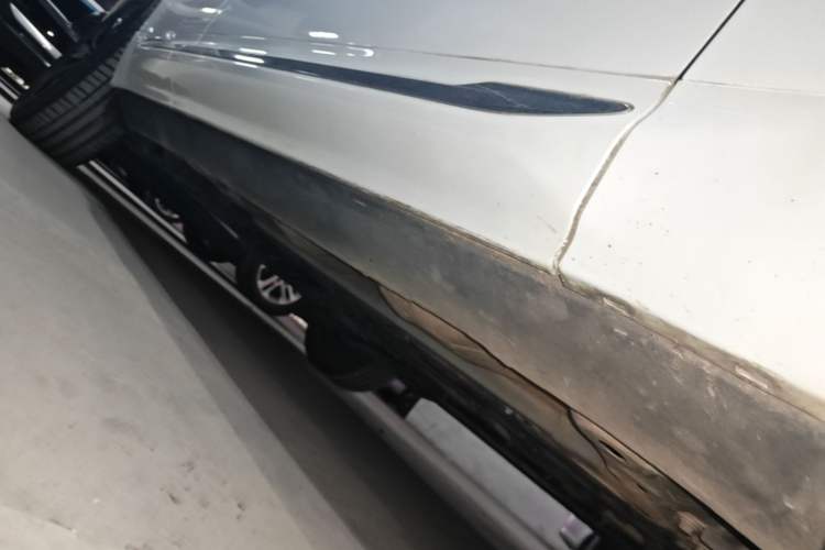 Used Volvo XC60 2024 B5 4x4 Smart Luxury Edition Right Side Sill