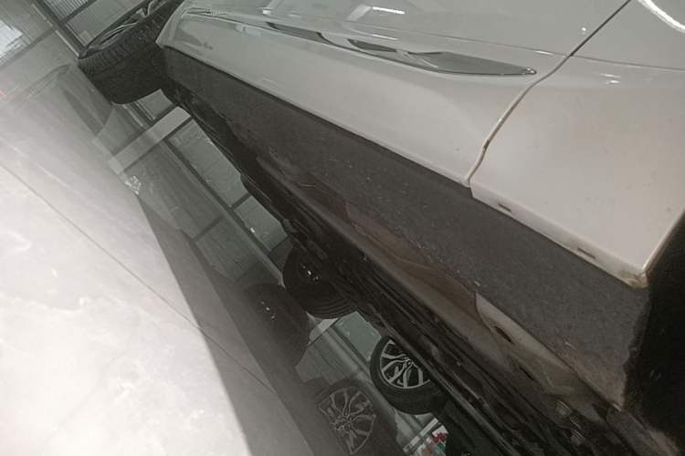 Used Volvo XC60 2024 B5 4x4 Smart Luxury Edition Right Side Sill