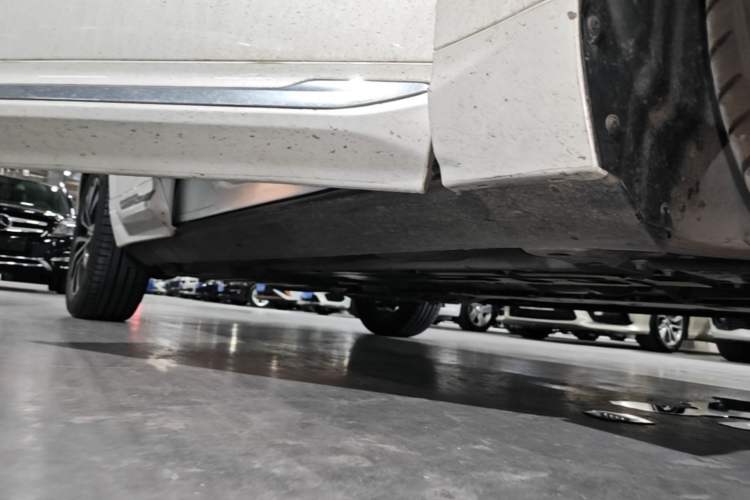 Used Volvo XC60 2024 B5 4x4 Smart Luxury Edition Right Side Sill