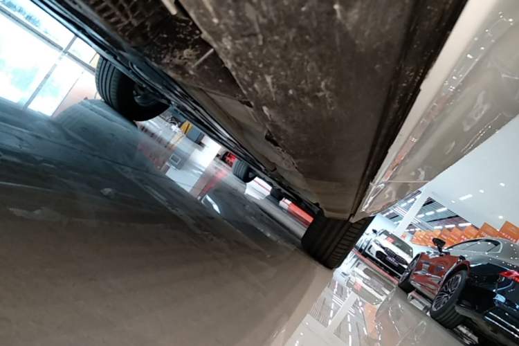 Used Volvo XC60 2024 B5 4x4 Smart Luxury Edition Right Side Sill