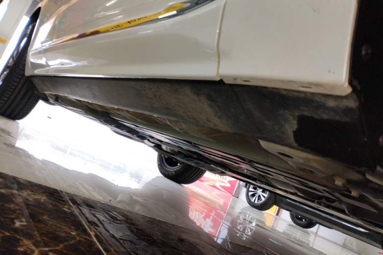 Used Volvo XC60 2024 B5 4x4 Smart Luxury Edition Right Side Sill
